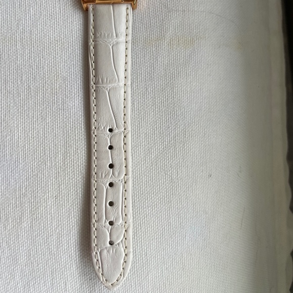 Adjustable Women's White and Gold Colored Wristwatch **Does Not Work** - Picture 5 of 11